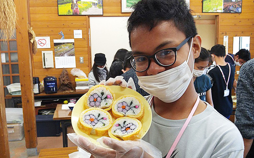 初めてでも、見事な太巻き祭り寿司が完成!