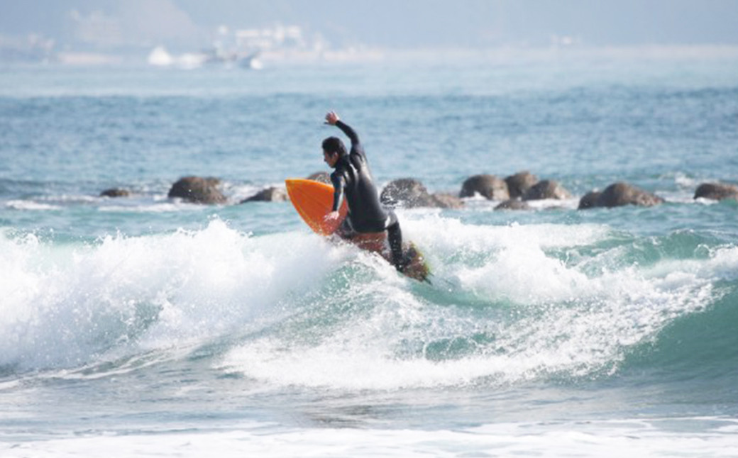 自分だけのウェットスーツで鴨川の綺麗な海にお越しください。