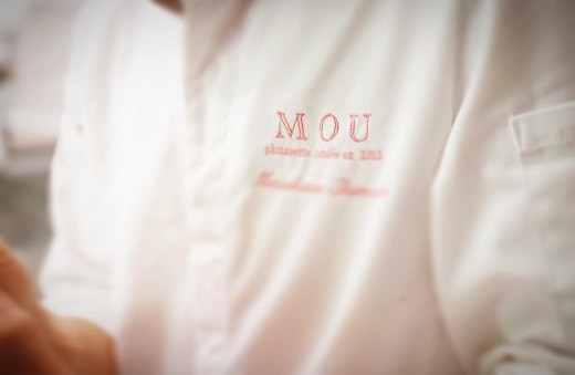 MOUとはフランス語で”柔らかい”という意味を持ちます。