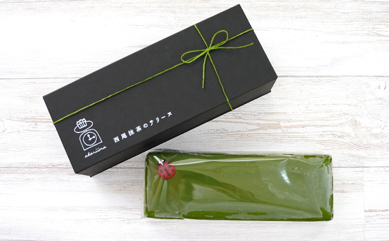 テリーヌはフィルムに包んでお届けします。温めた包丁で食べやすいサイズにカットしてお召し上がりください。