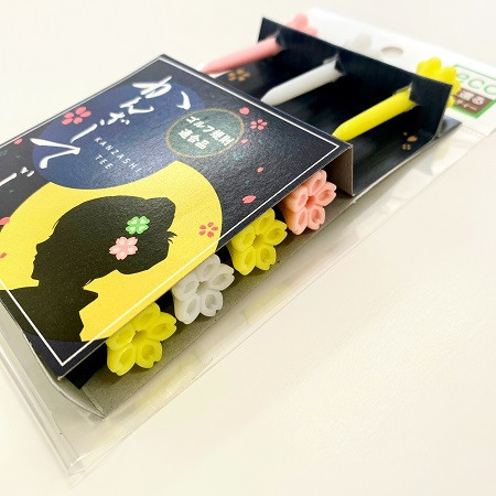 特に女性ゴルファーは髪に挿してしまえばかんざしの様にオシャレでポケットかさばりません