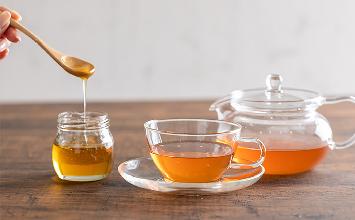 ティータイムに野ばらの蜂蜜を添えて