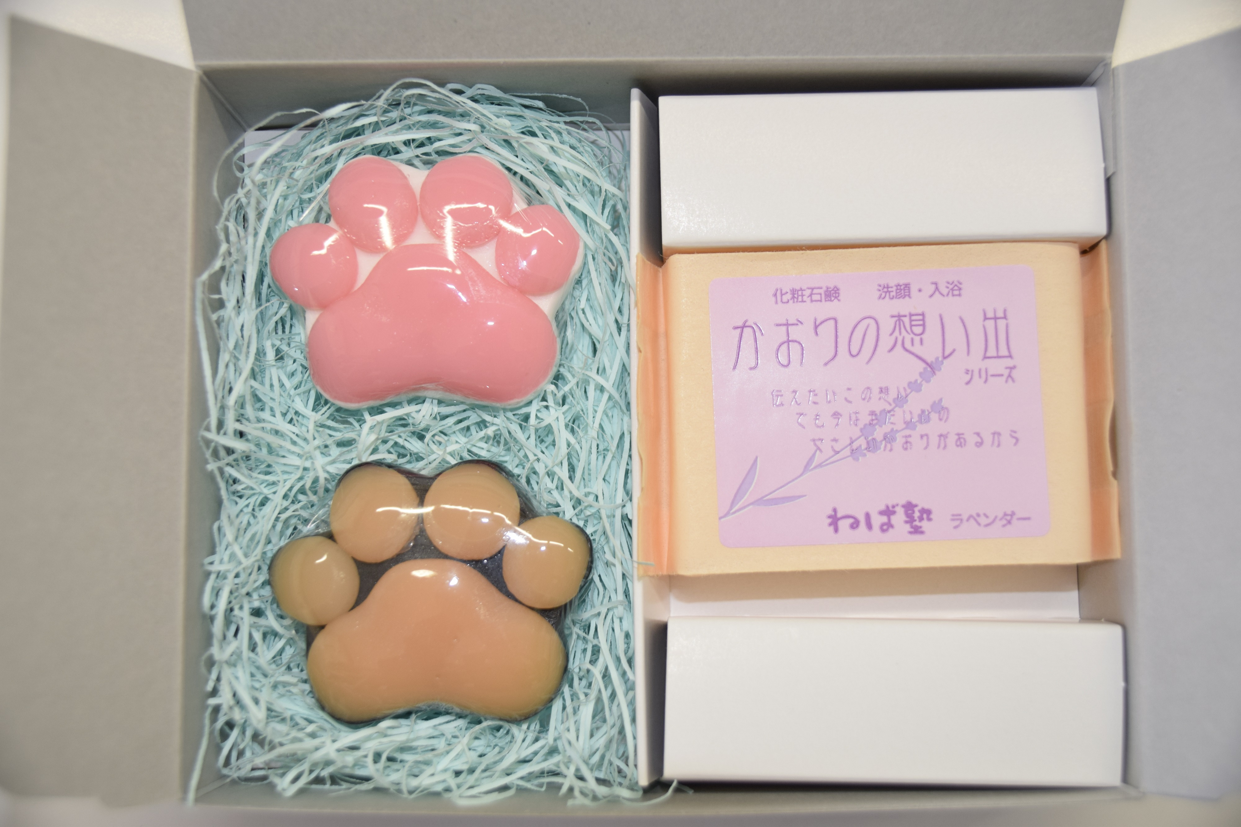 肉球石鹸の肉球部分は大変柔らかい石鹸で作られています。