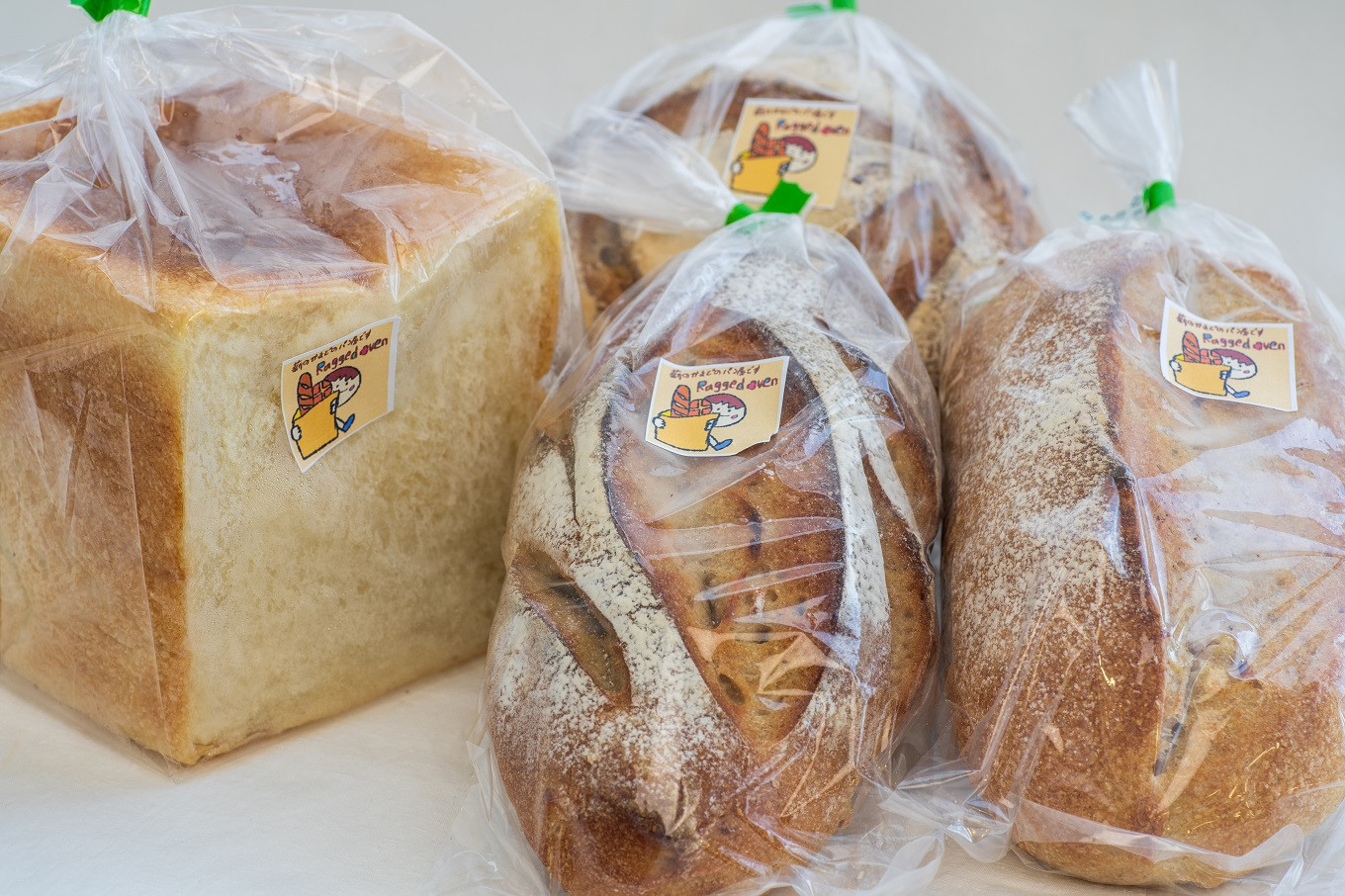 裏山から伐り出した薪で焼いてます