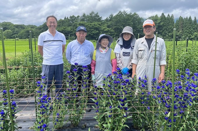 りんどう農家と西和賀農業振興センターの皆さん