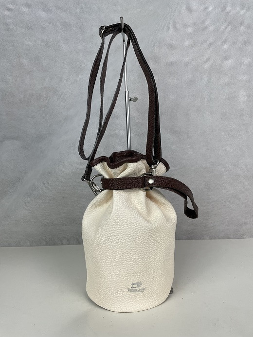 オフホワイト／ブラウン