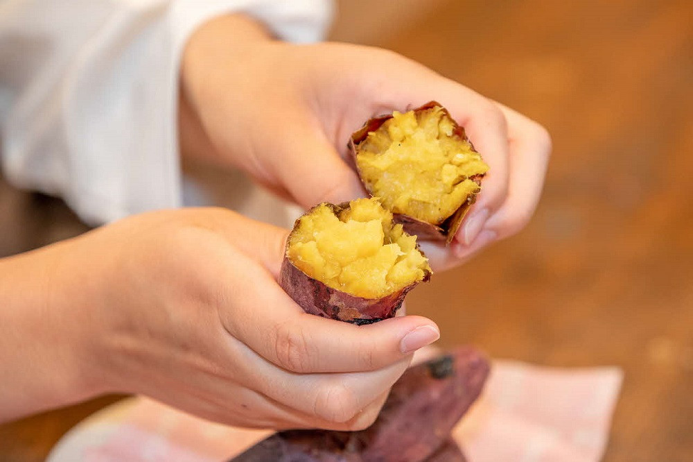 ねっとりと蜜がにじみ出てきます　品種はシルクスイートか紅はるか　（品種は選べません。）