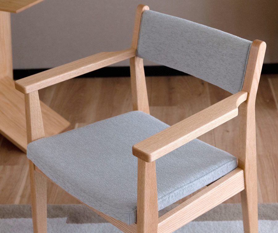 ※画像はオーク材です。当返礼品はウォールナット材でお届けいたします。オーク材に変更も可能です。