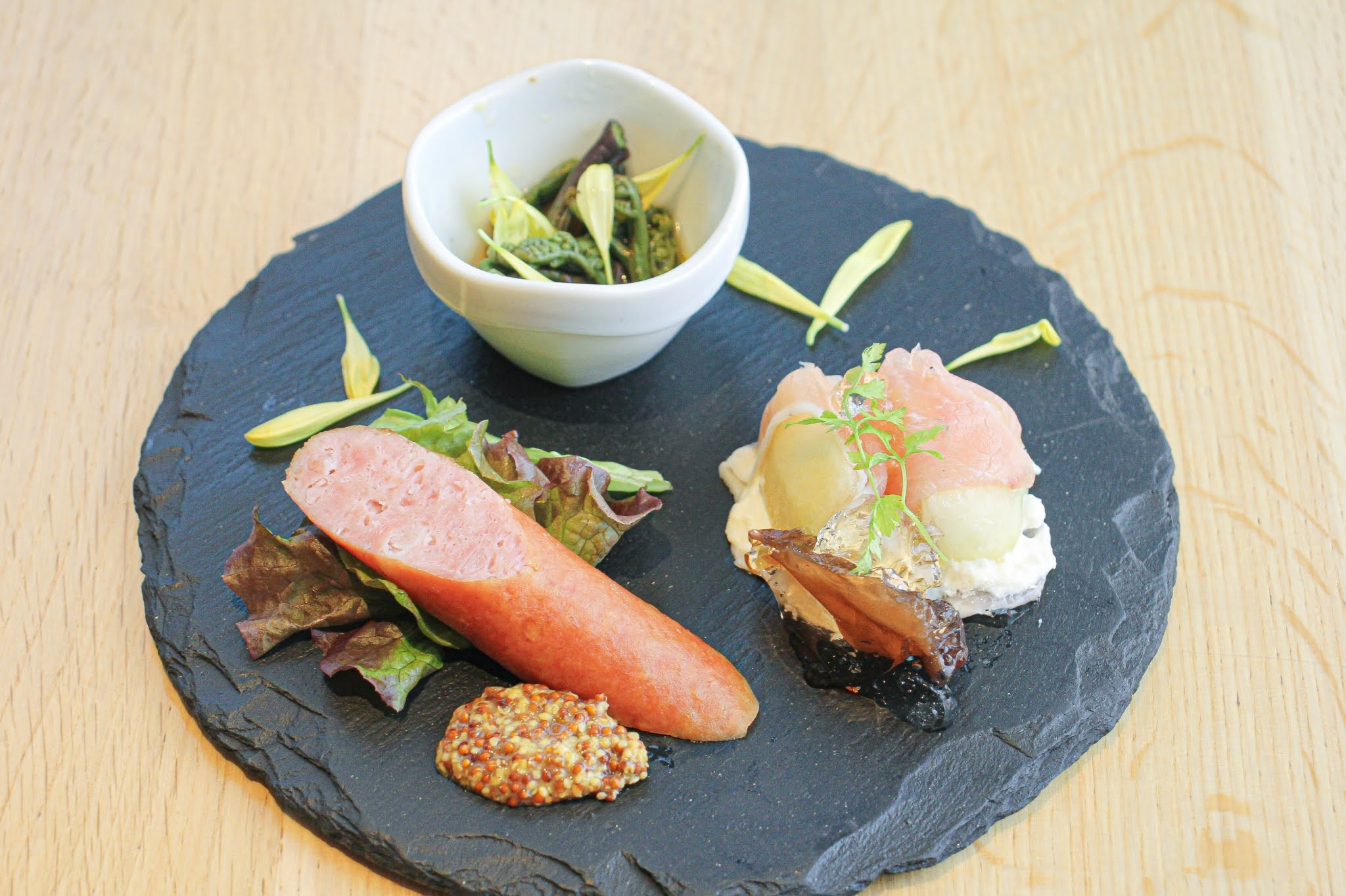 小国食材を使ったスペシャルな前菜　※参考イメージです