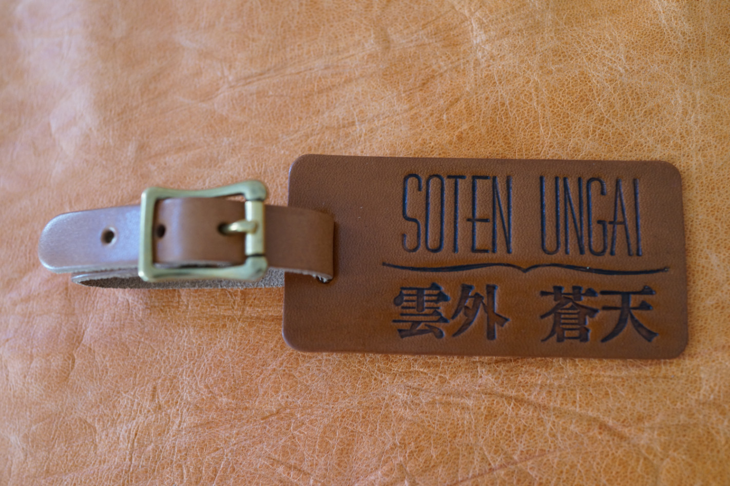 カラー:ブラウン