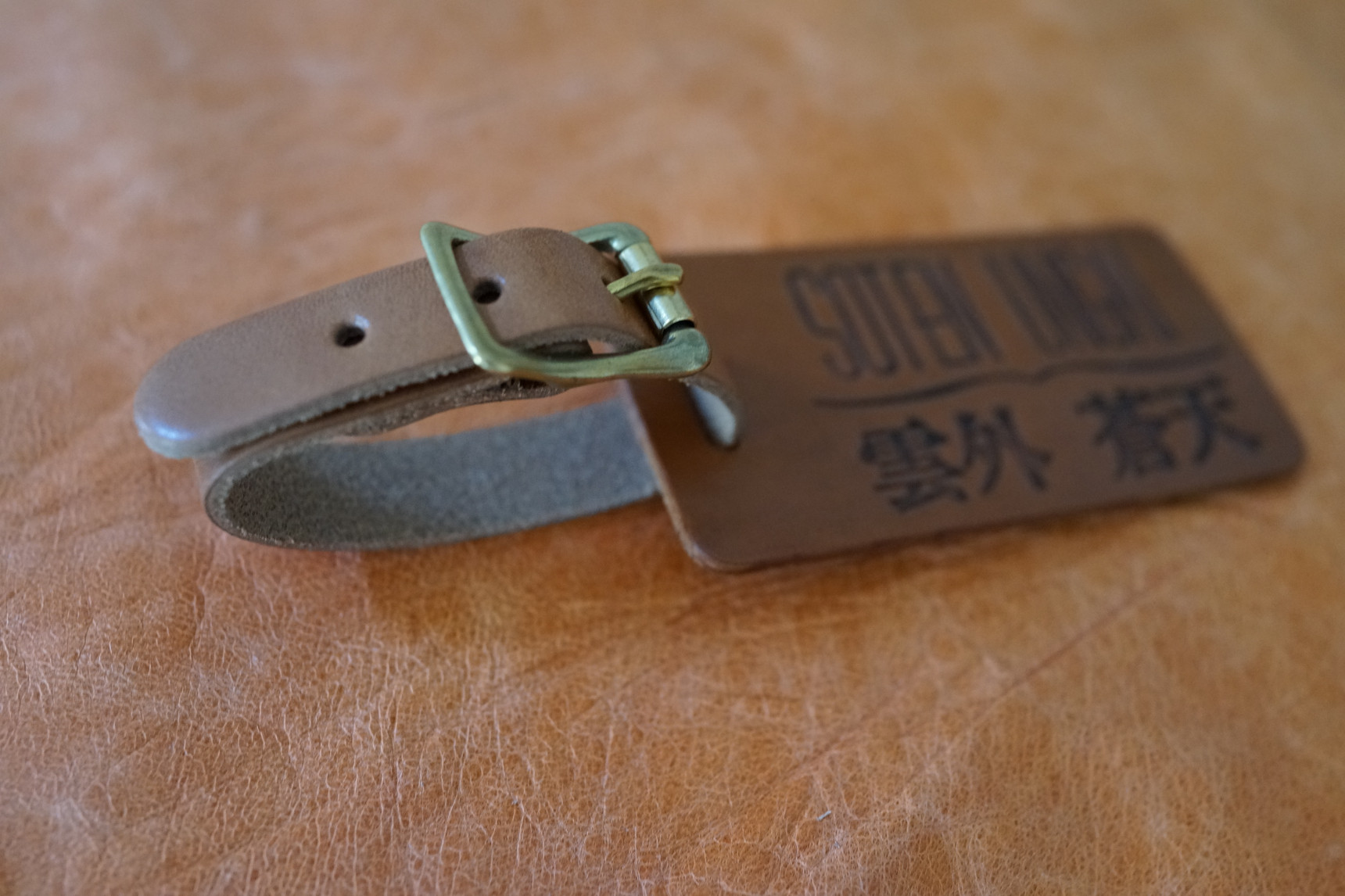 カラー:ブラウン