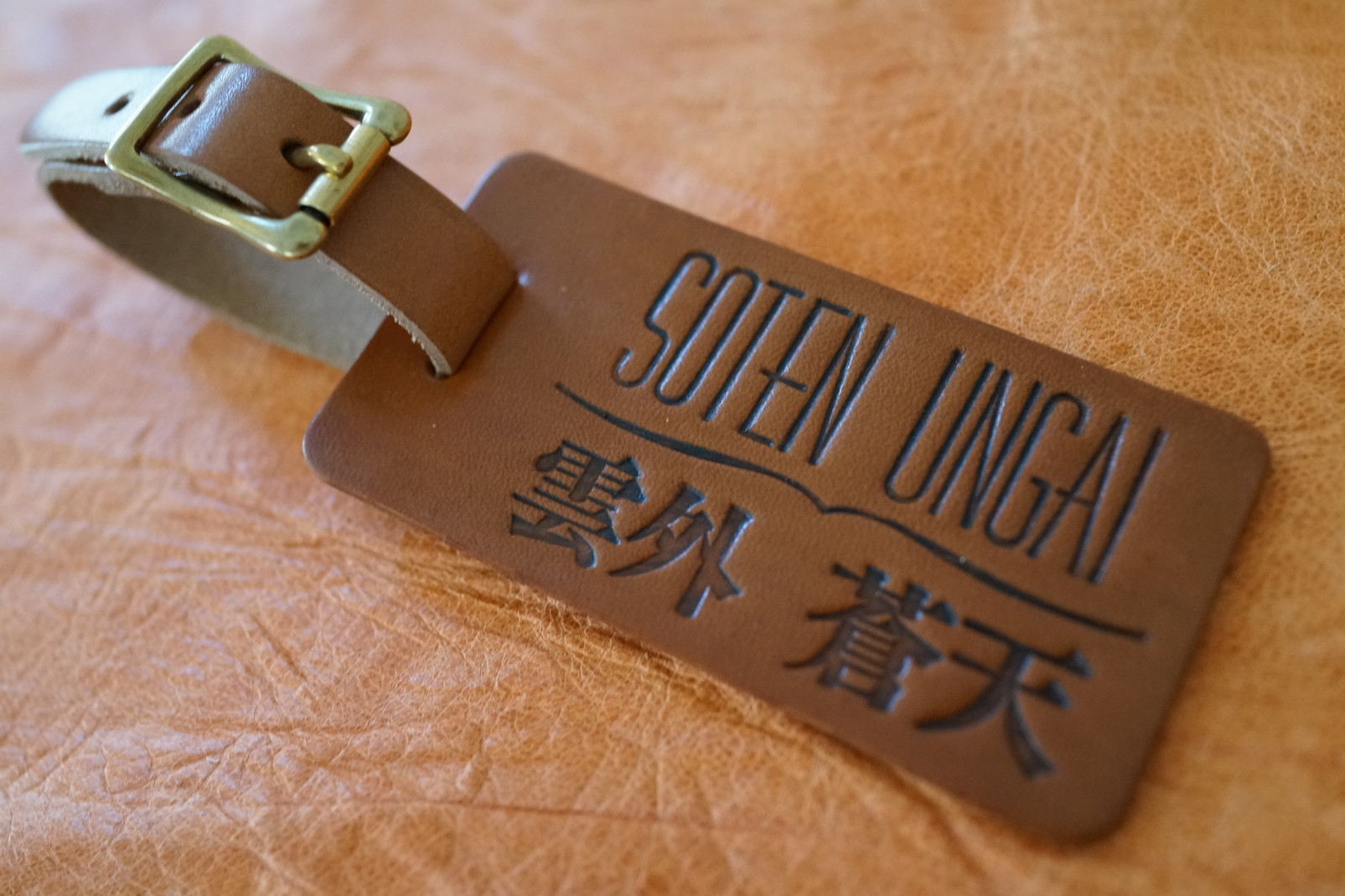 カラー:ブラウン