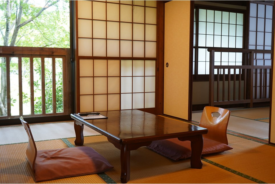 年月を感じながらも、清掃が行き届いた客室