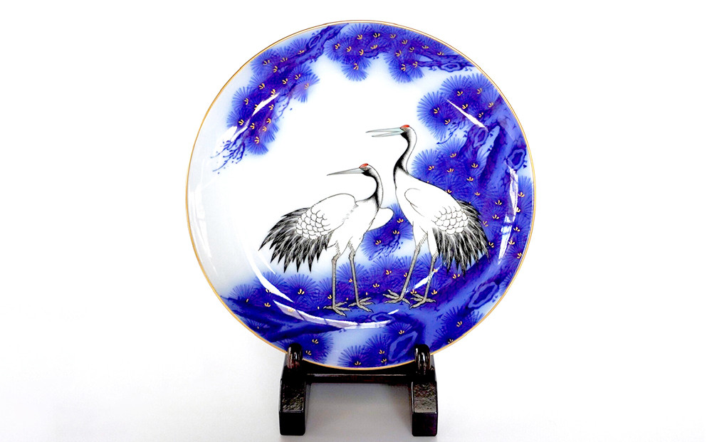 江戸時代から続く有田焼の老舗 香蘭社 の飾り皿です。