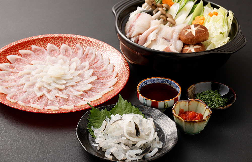 熊本県産ふぐ刺身1皿&ぶつ切3パック&本皮1カップ&ポン酢もみじおろし7袋【Firesh®】