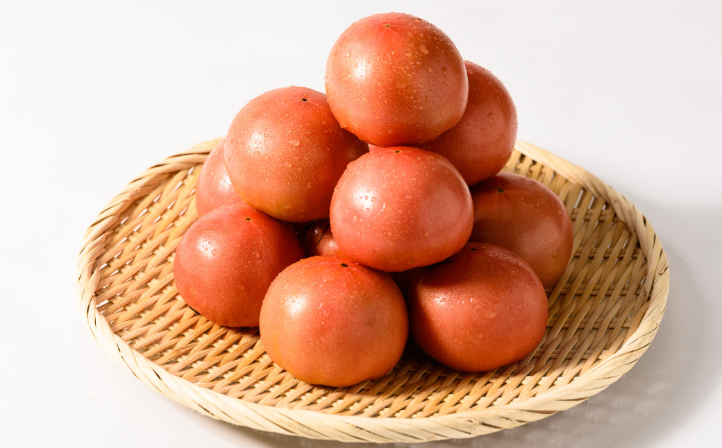 愛情を込めてつくったトマトをお届けいたします。