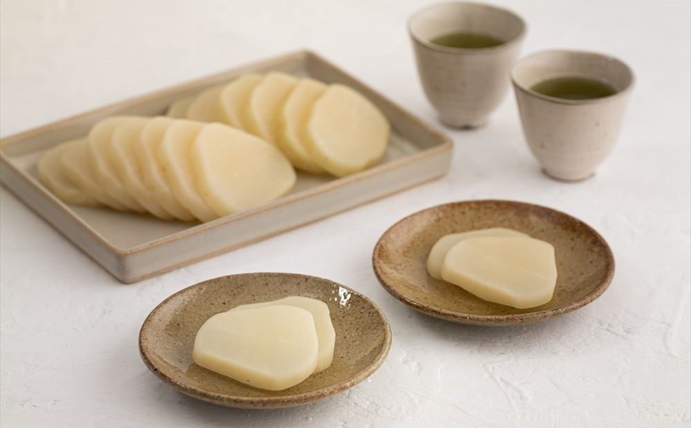 冬の西和賀では「お茶っこ」（方言：お茶の時間）にも定番の「大根の一本漬け」