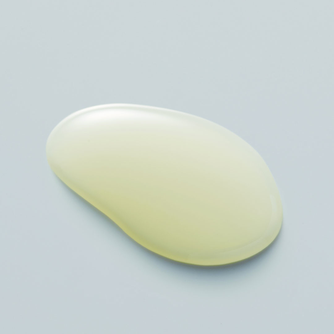 洗顔の後に。コットンに500円玉大を含ませて、やさしくふきとるようにお使いください。