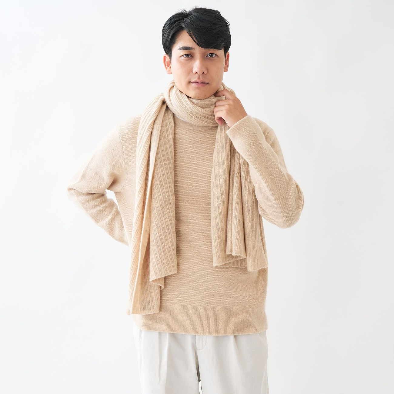 メンズモデル着用　カラー：ベージュ