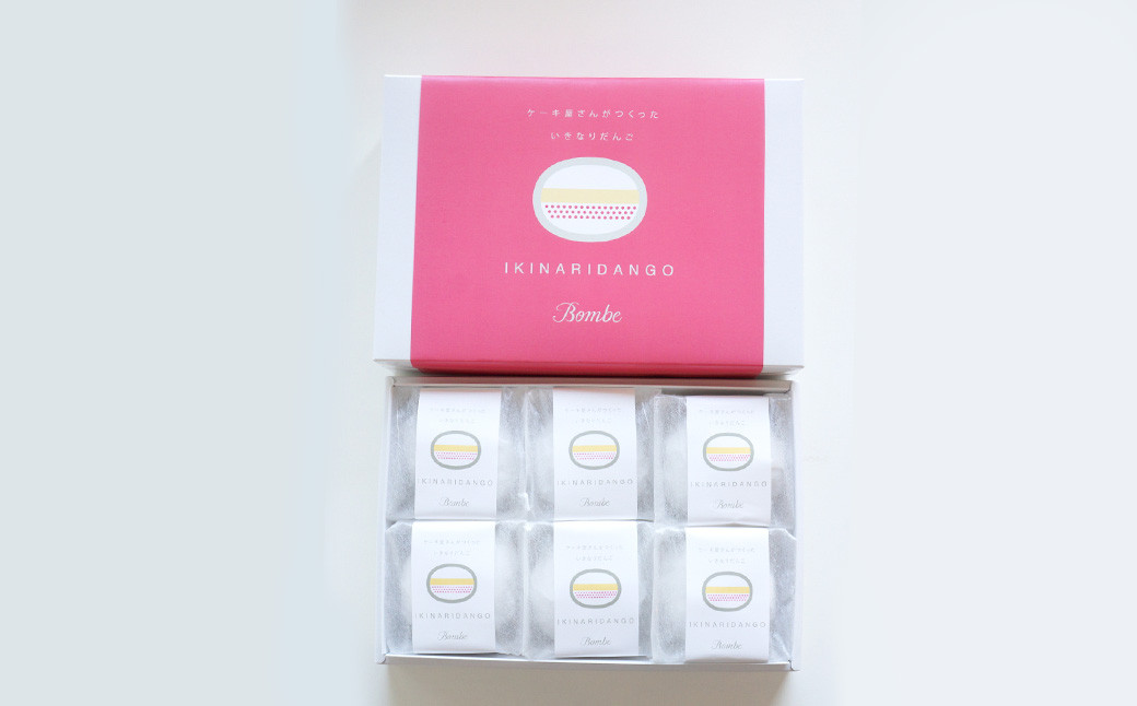 芋と餡を皮で包んで蒸した素朴な味わいの郷土菓子です。