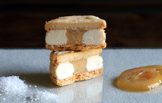 人気NO.1有機ココナッツ檸檬チーズ。クリームチーズをブレンドしたバタークリームの爽やかな酸味とココナッツがこの上ない抜群の相性