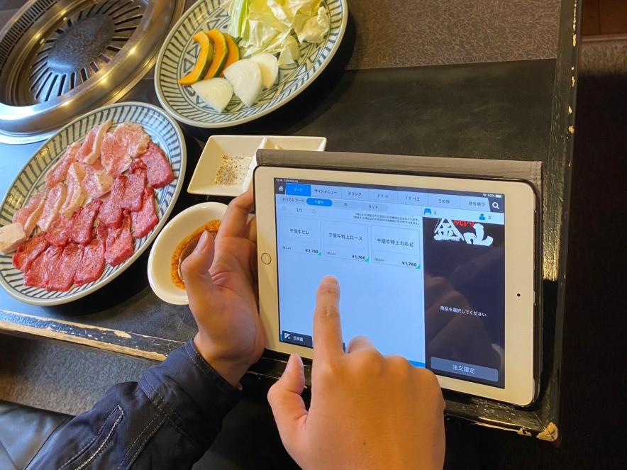 ご注文はタブレット端末で。他の方との接触を最小限に抑えます。