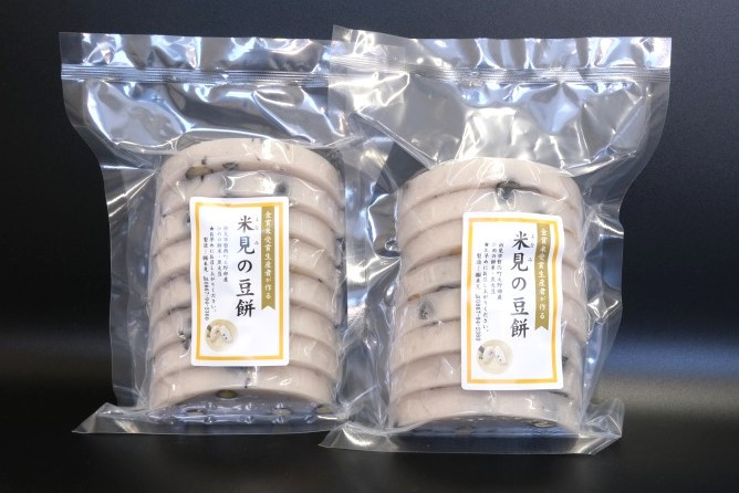 豆餅2パック。豆の味をしっかり感じます。1枚が厚いので食べ応えがあり!