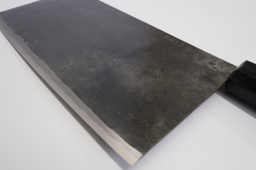 中華庖丁の大きな刃が特徴です。