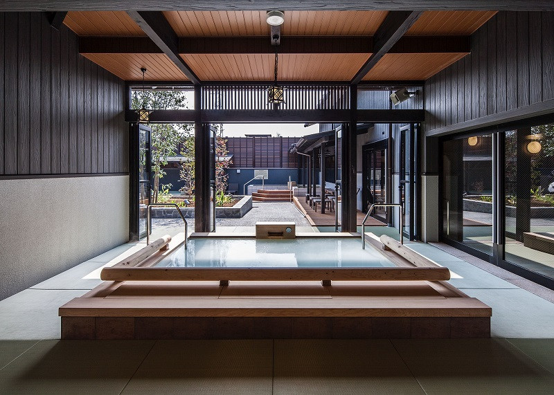 シルク湯（微細気泡による乳白色のお湯）