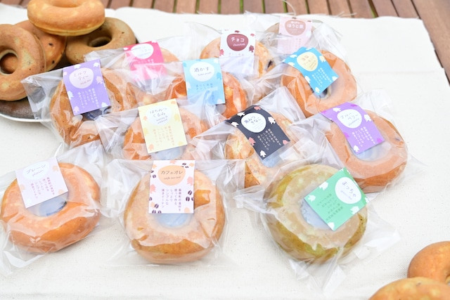 ランダムに季節の味や限定品をセットいたします