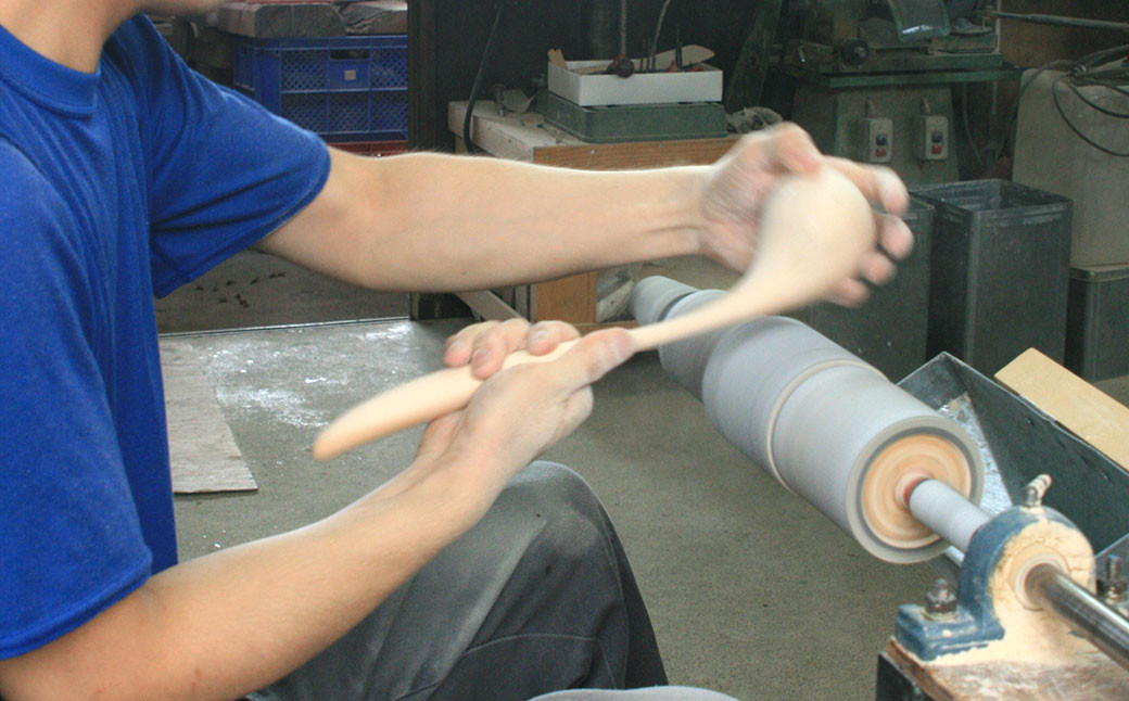 【プラム工芸】肩たたき 長さ36cm 最大幅8cm 約210〜240g