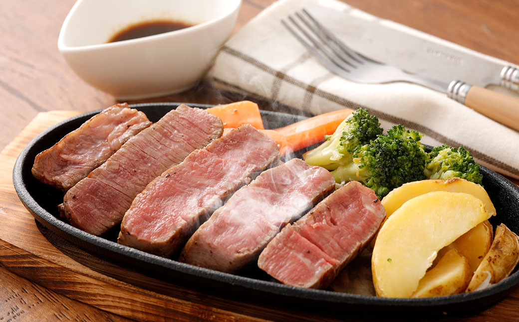  くまもとあか牛ステーキ用（ヒレ肉300g 2枚～3枚・ロース肉400g 2枚） 計700g