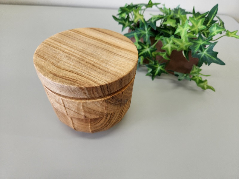 材質:クスノキ、センダン、黒漆