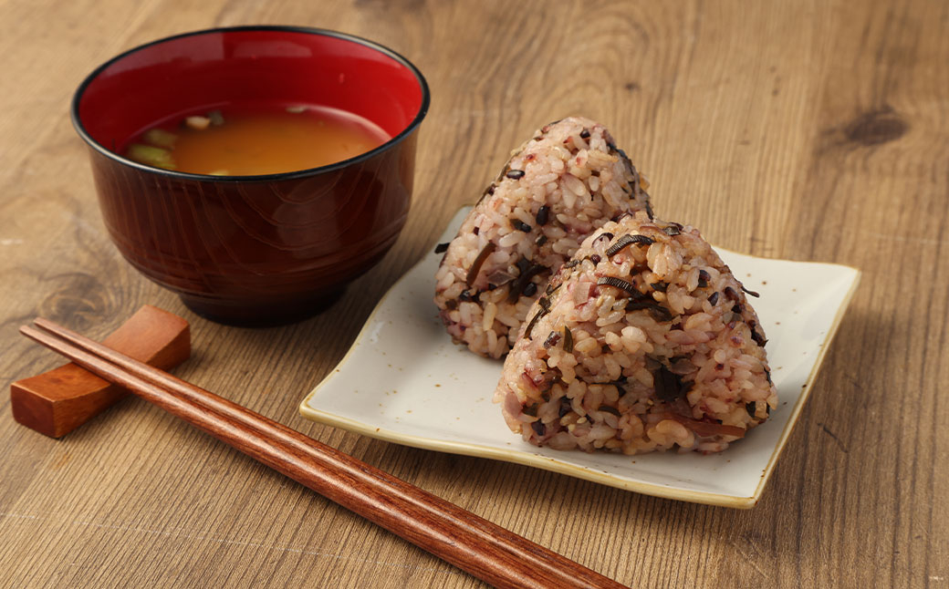 【2ヶ月毎2回定期便】五穀米おにぎり（梅こんぶ） 計30個（15個×2回）