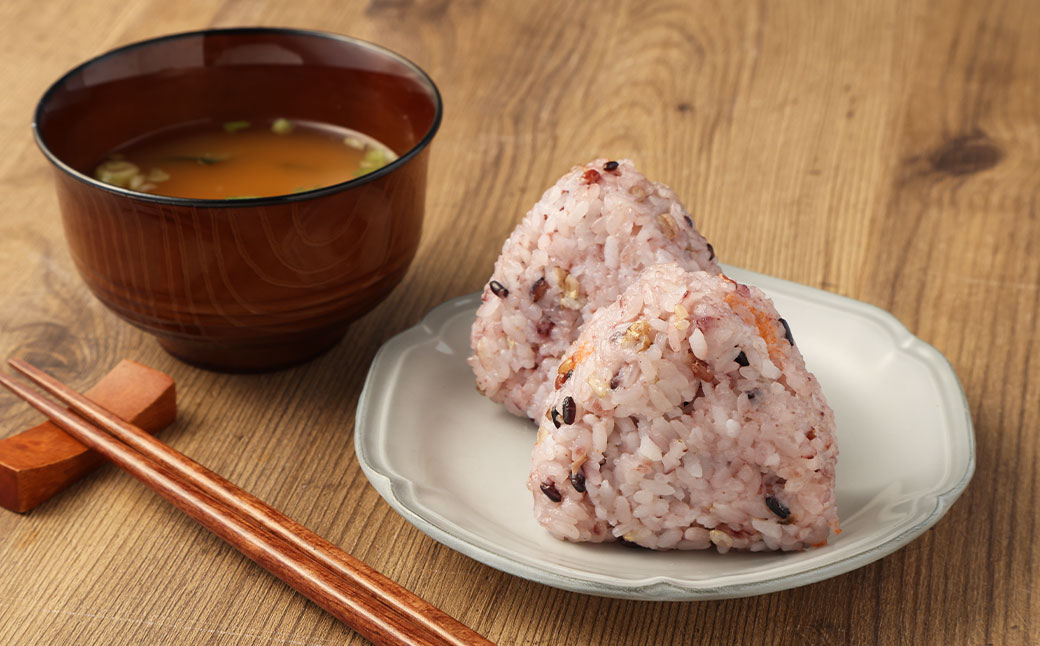 【3ヶ月毎2回定期便】五穀米おにぎり（明太子） 計30個（15個×2回）