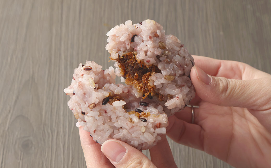 【1ヶ月毎10回定期便】五穀米おにぎり（鰹節） 5個×3パック 計150個