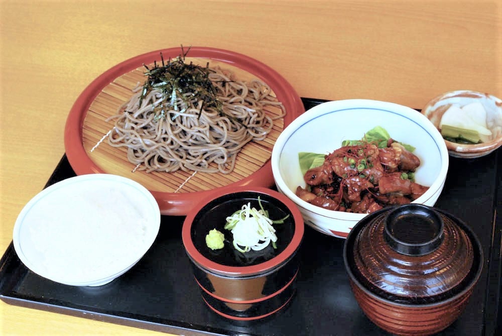 とりもつ煮とそば御膳