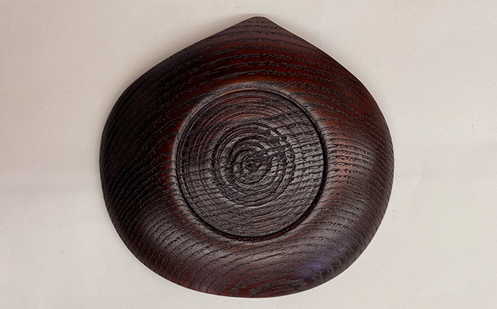 力強い木目を楽しむことができます