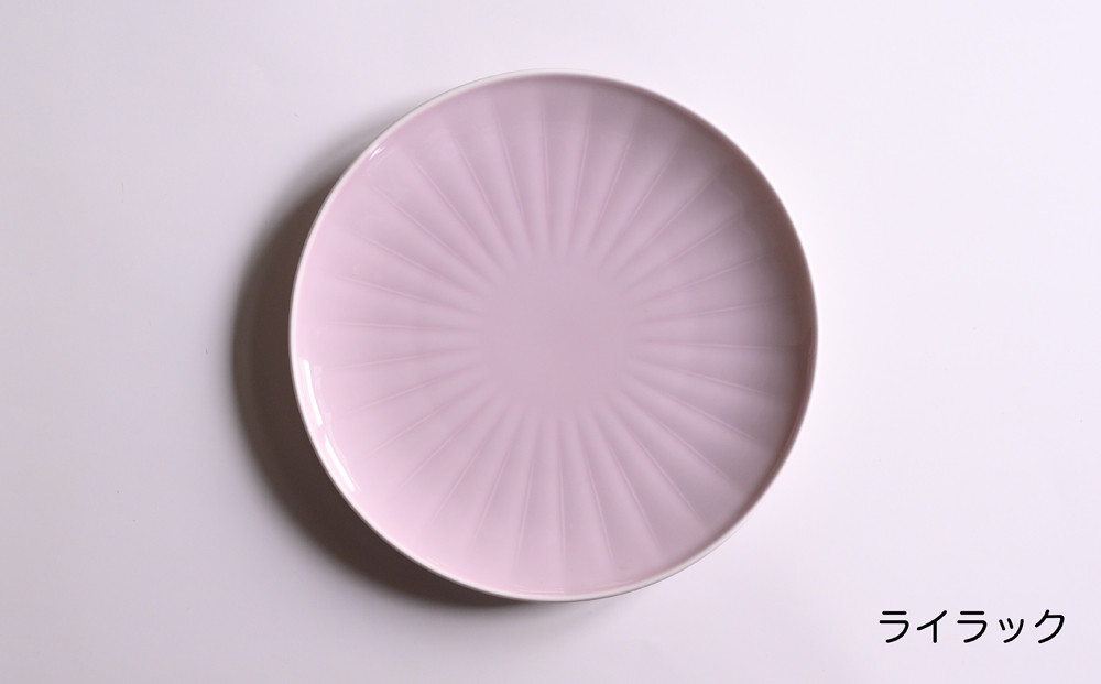 おだやかな“木漏れ日”の中のティータイムをイメージしたシリーズのプレートです。