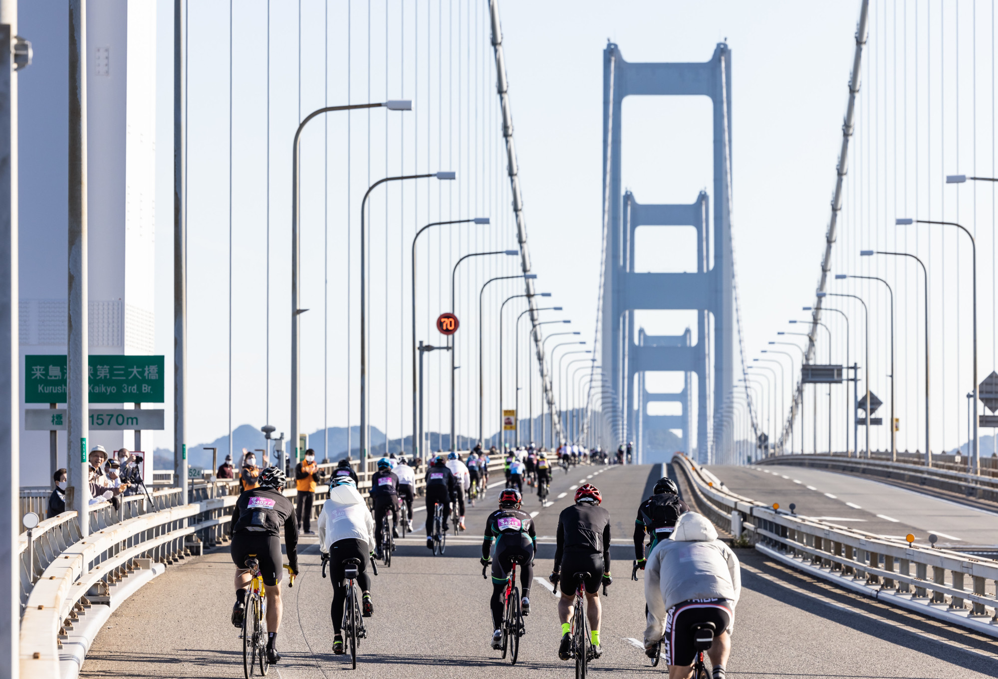 供用中の高速道路本線を走ることができる日本最大規模のサイクリング大会です。