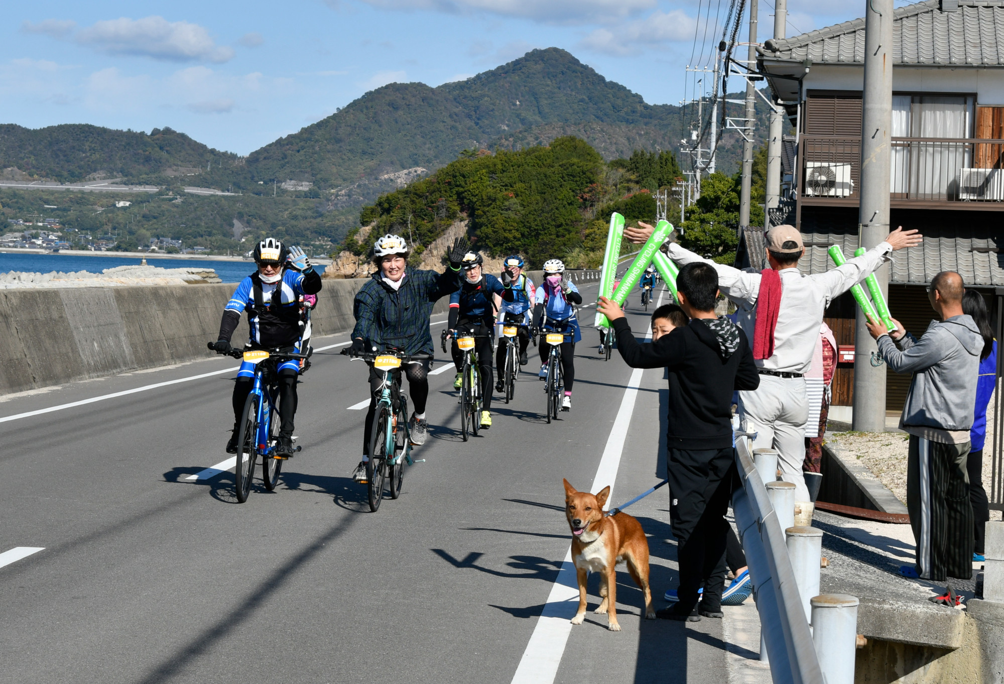 島に暮らす人々の温かい心を、エイドステーションでのふれあいや沿道からの応援で感じてもらえる「おもてなし」が魅力の大会です