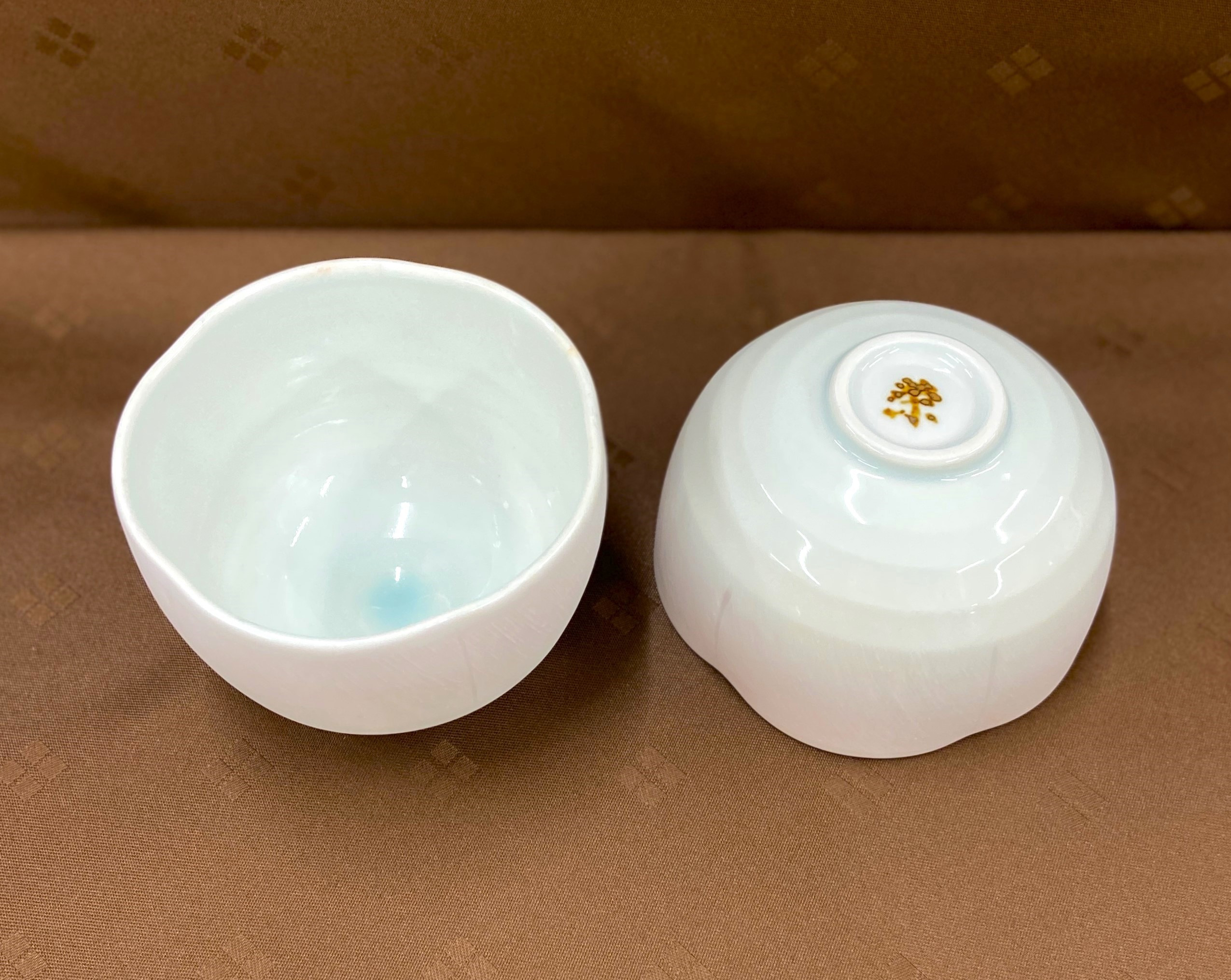 表と裏の写真です(1点を箱入りで発送します)