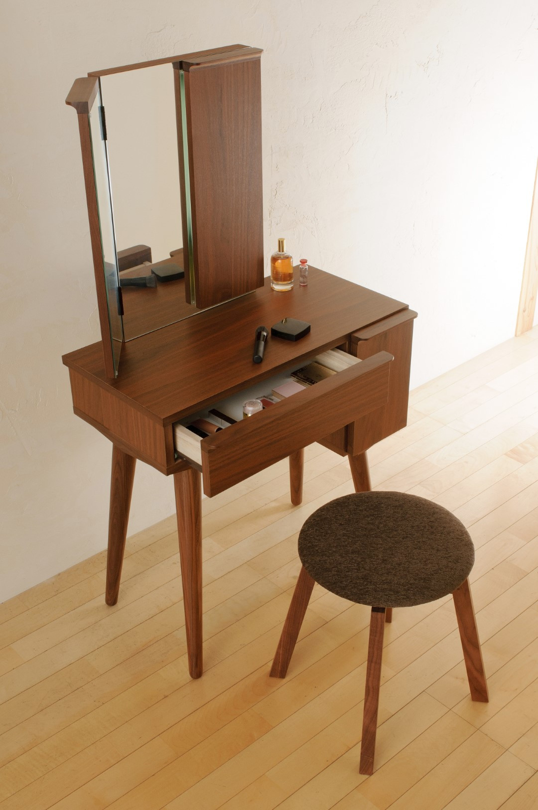 返礼品にドレッサー以外は含まれておりません。