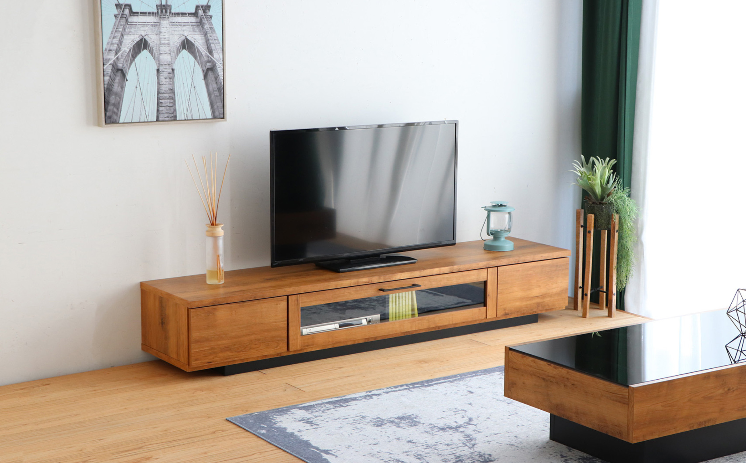 アダムロ 180ローボード ライトブラウン ※ローボード以外の家具、モニタ、カーペット、デッキ、小物等は返礼品に含まれません。