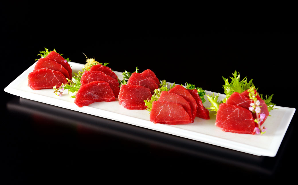 【2ヶ月毎4回定期便】鮮馬刺し ヒレ ブロック 計約640g(約160g×4回)