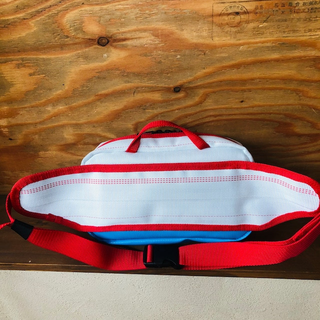 FIRE HOSE PRODUCTS　ウエストバック　バイカラー ブルー
※こちらの画像は、【パイピングカラー：赤】です。