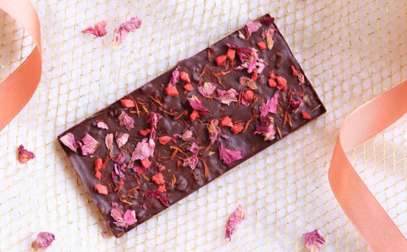 陸前高田産の北限のゆずを丁寧に自家製ピールに仕上げ、三陸ジンジャーの辛味と合わせ、スッキリした甘味に抑えました。