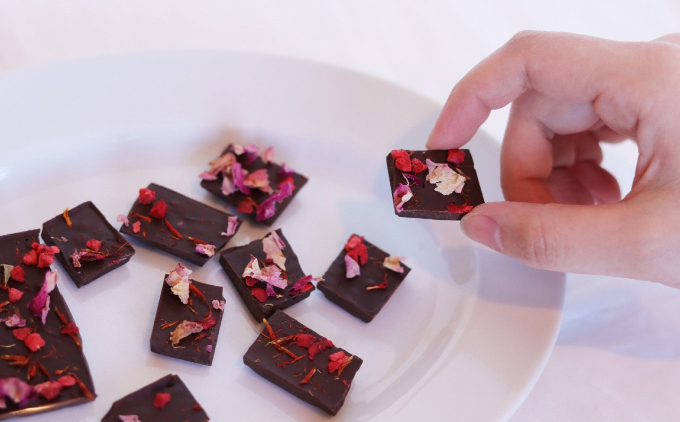 陸前高田産の北限のゆずを丁寧に自家製ピールに仕上げ、三陸ジンジャーの辛味と合わせ、スッキリした甘味に抑えました。