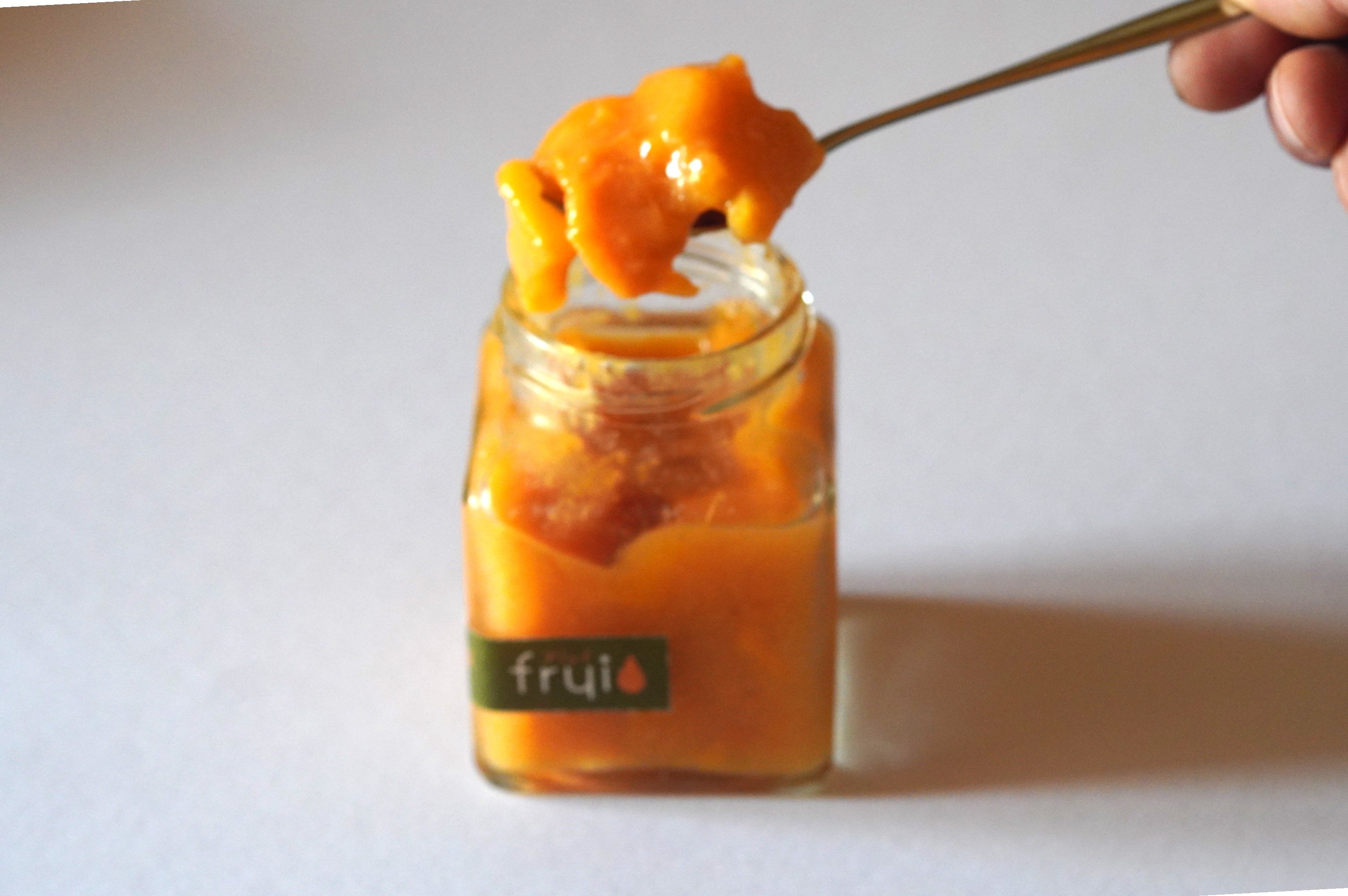 柿の実がごろごろと入った、素材感満載のジャムです