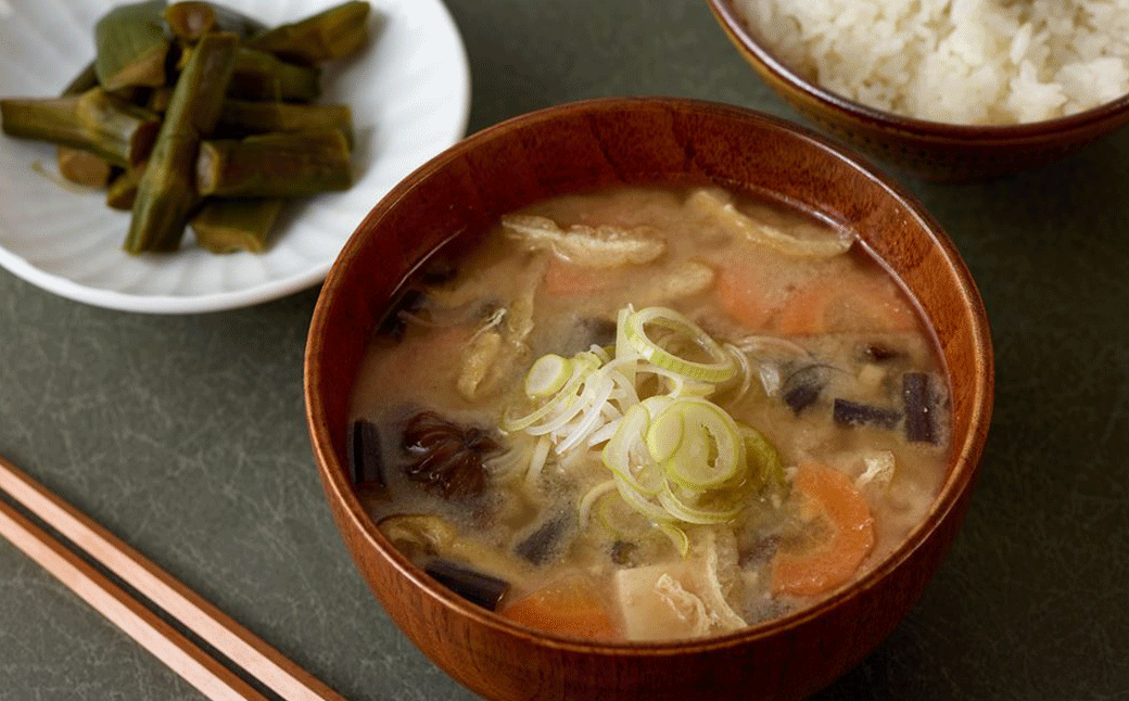西和賀に昔から伝わる「納豆汁」を、ご家庭で簡単に作ることができます。